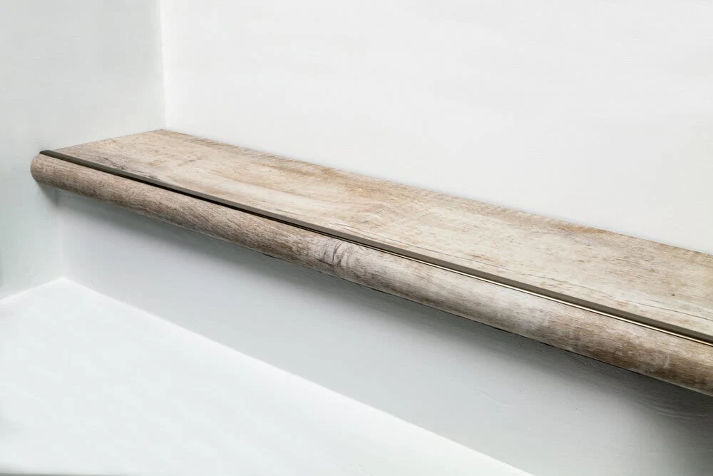Ali Wrap LVT Nosing - Antique Brass